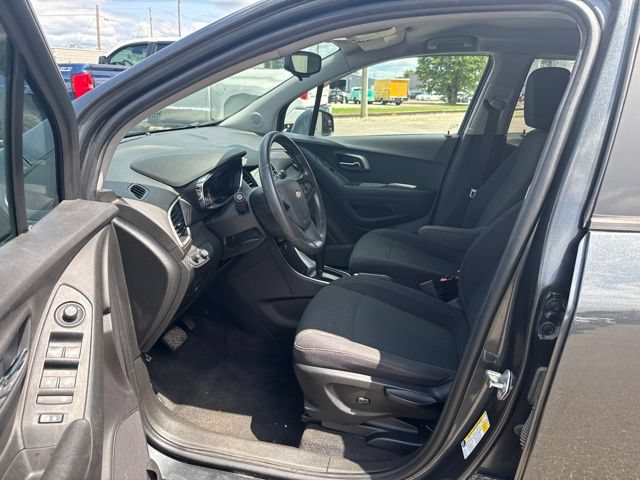 Used 2019 Chevrolet Trax LS w/ Tint and Cruise Package AWD/4WD image 9
