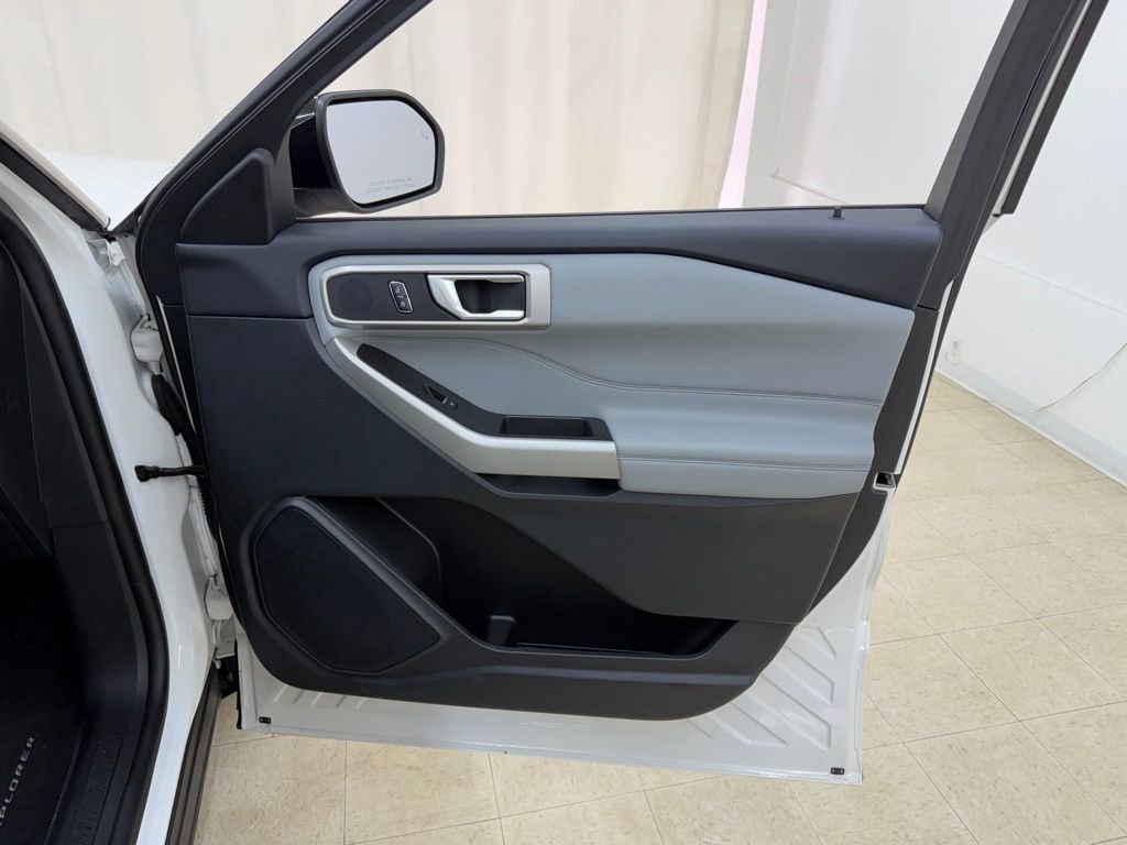 Used 2024 Ford Explorer XLT w/ Equipment Group 202A image 10