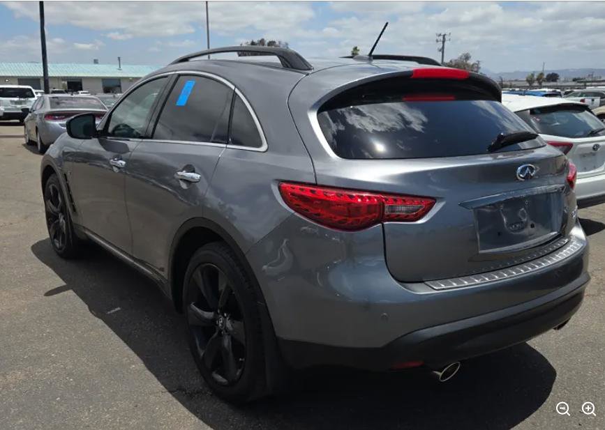 Used 2017 INFINITI QX70 2WD w/ Premium Package image 3