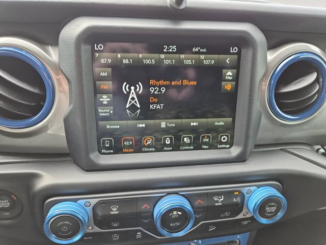 Used 2020 Jeep Wrangler Unlimited Sahara w/ Uconnect 4C Nav & Sound Group AWD/4WD image 15