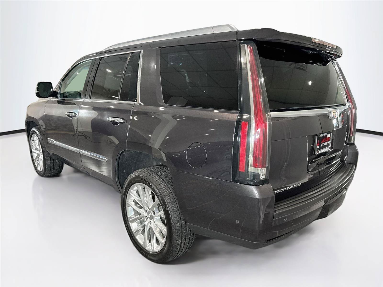 Used 2017 Cadillac Escalade Premium Luxury AWD/4WD image 3