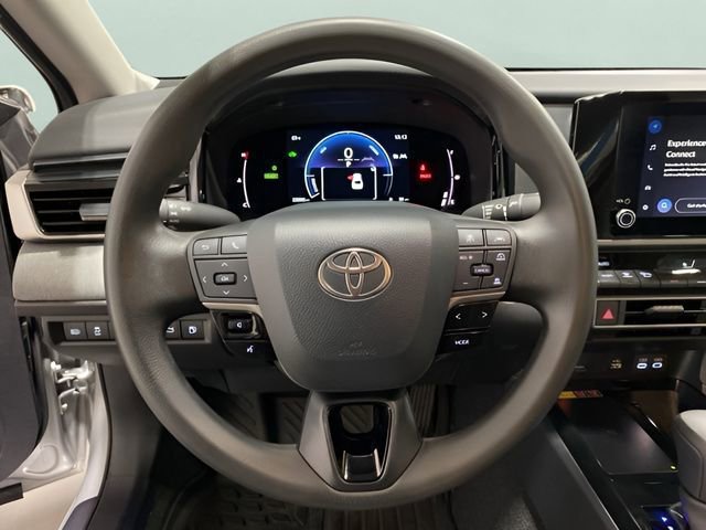 Used 2025 Toyota Camry LE AWD/4WD image 13