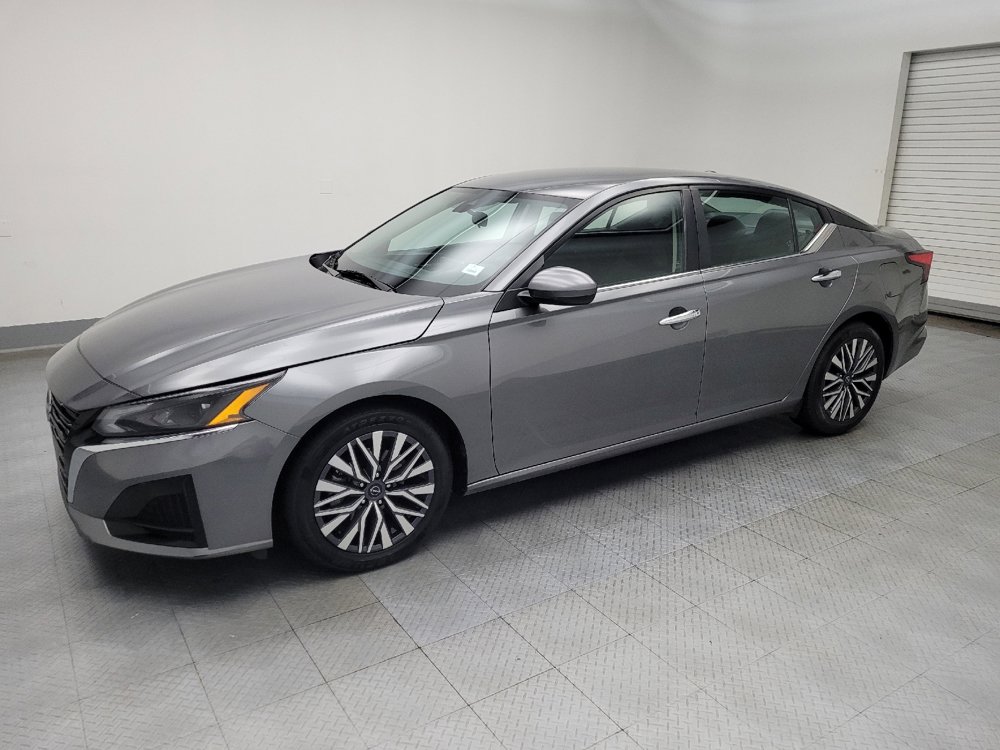 Used 2023 Nissan Altima 2.5 SV image 2