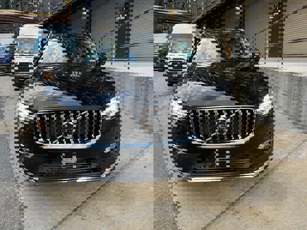 Certified 2022 Volvo XC60 B6 Inscription w/ Advanced Package