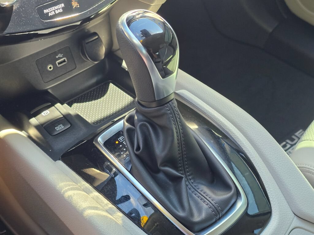 Used 2022 Nissan Rogue Sport SL AWD/4WD image 37