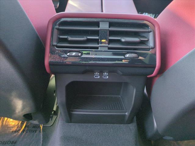 Used 2025 BMW 550e xDrive w/ Premium Package image 18