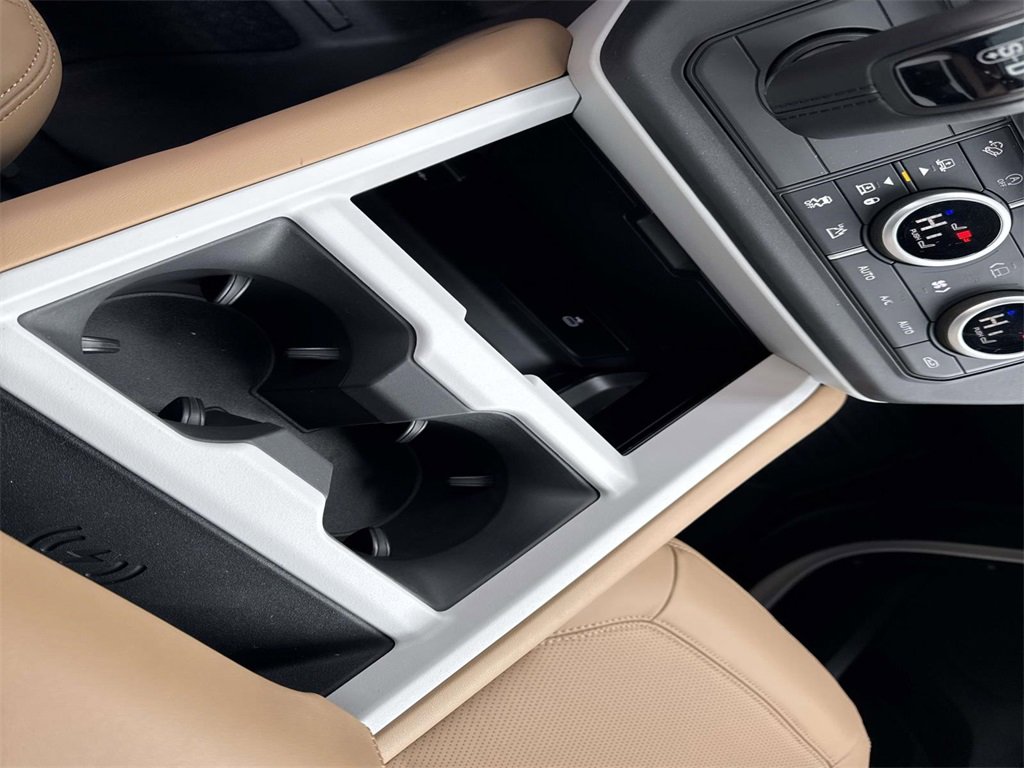 New 2026 Land Rover Defender 110 X-Dynamic SE image 25