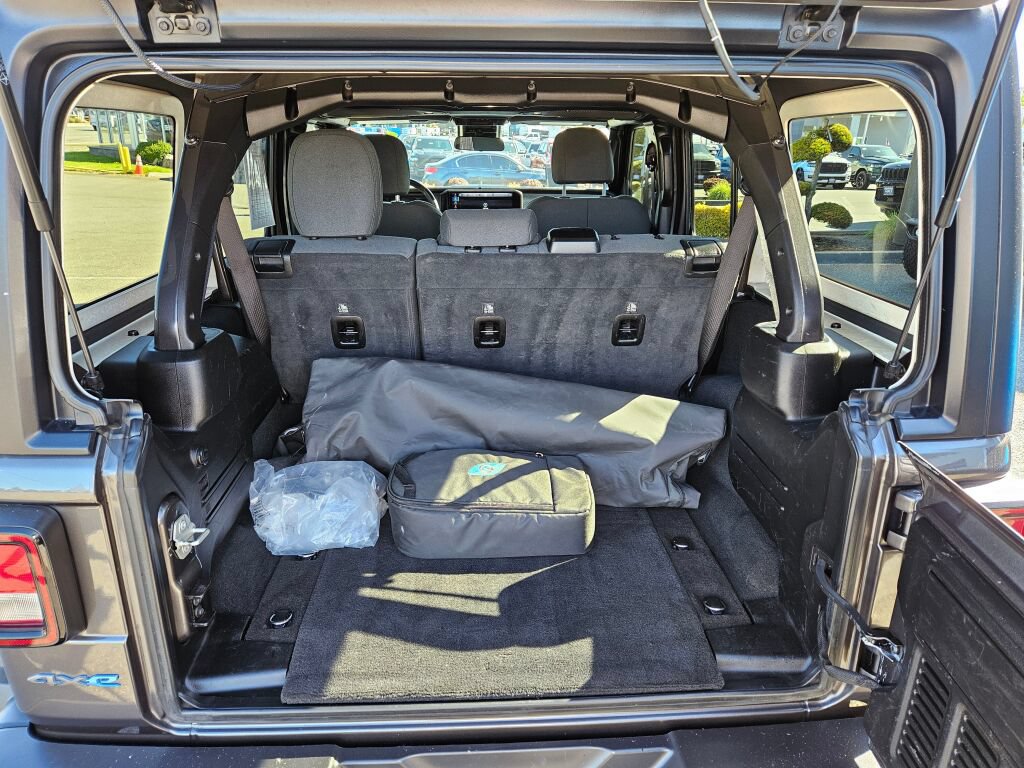 Used 2024 Jeep Wrangler Unlimited AWD/4WD image 12