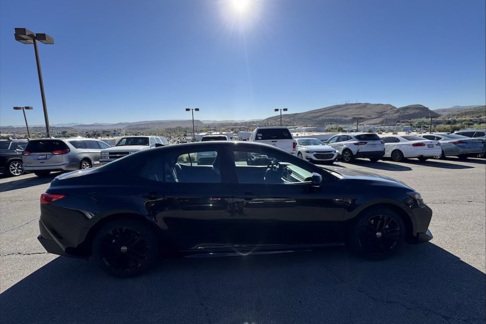 Used 2025 Toyota Camry SE image 6