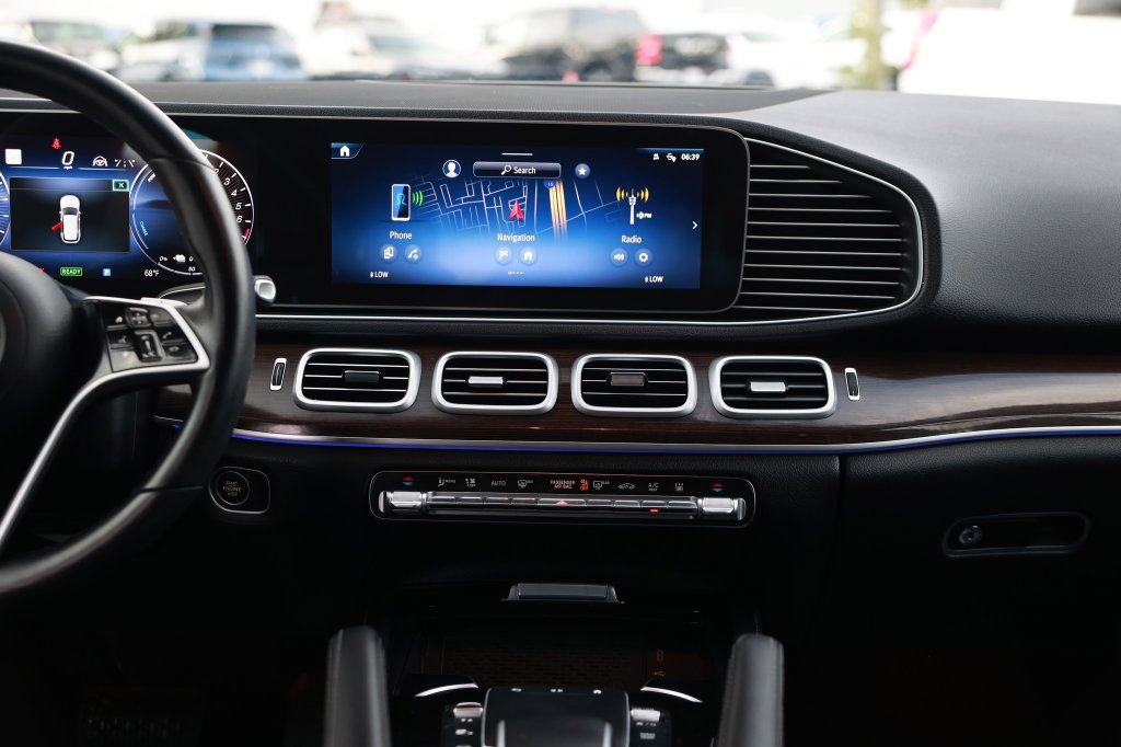Used 2025 Mercedes-Benz GLE 450e 4MATIC w/ Driver Assistance Package image 27