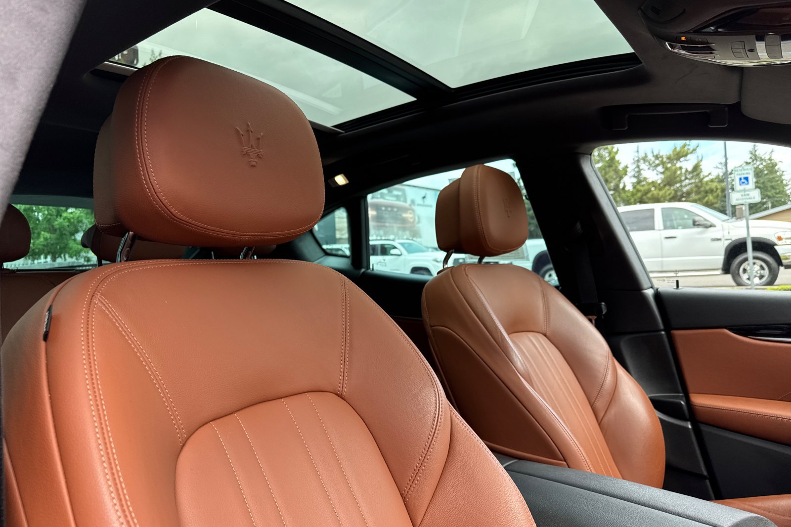 Used 2022 Maserati Levante GT AWD/4WD image 16