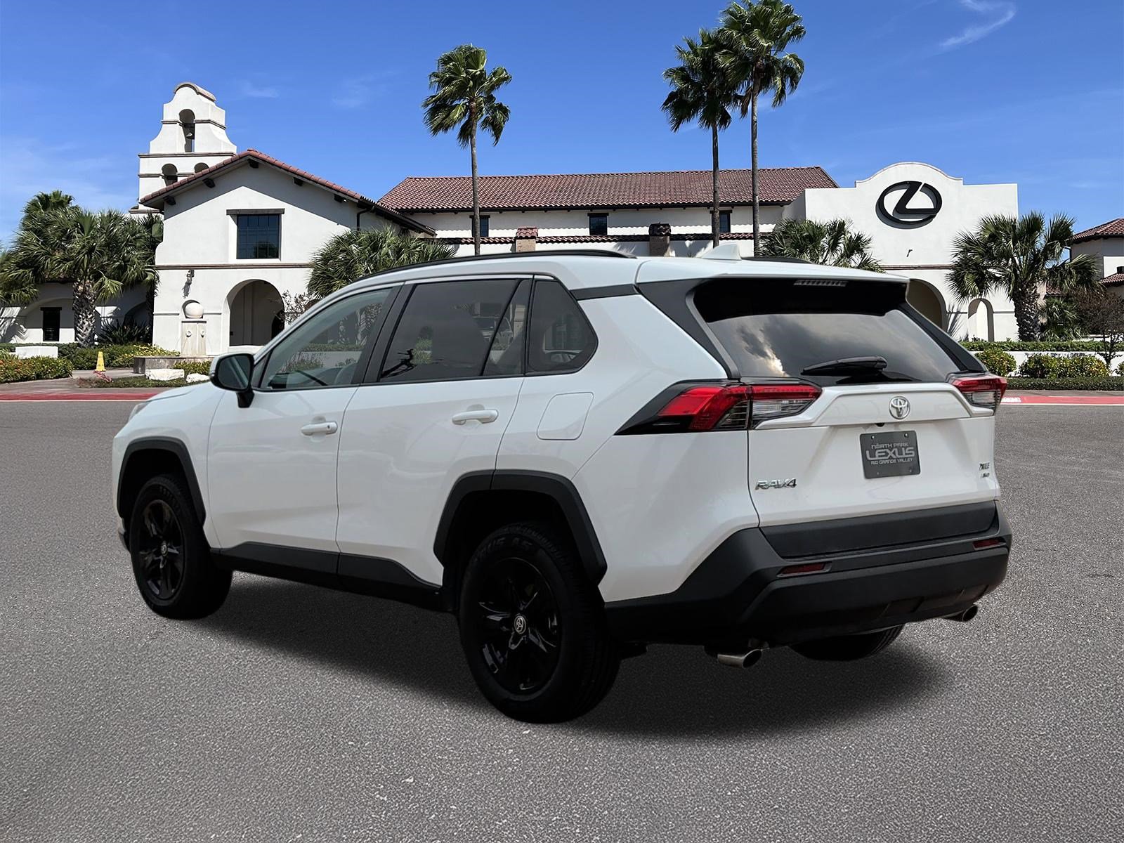 Used 2024 Toyota RAV4 XLE AWD/4WD image 4