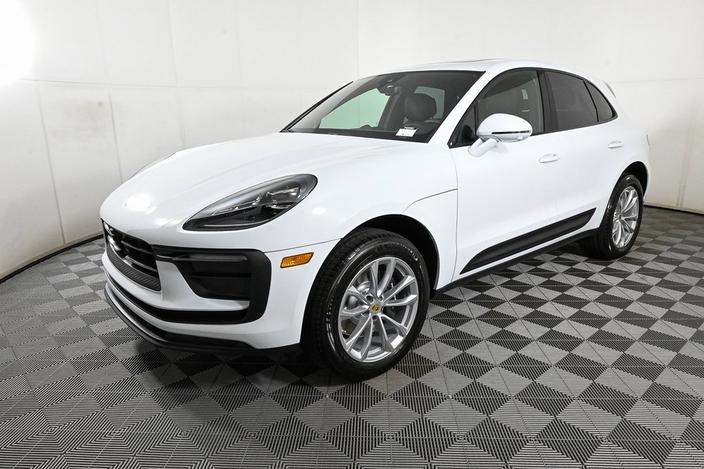 Certified 2025 Porsche Macan image 1