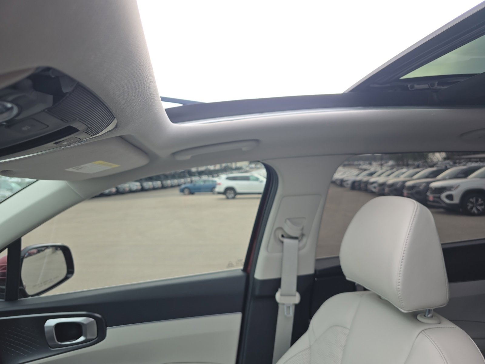 Certified 2025 Kia Sorento S w/ Panoramic Sunroof Package image 17