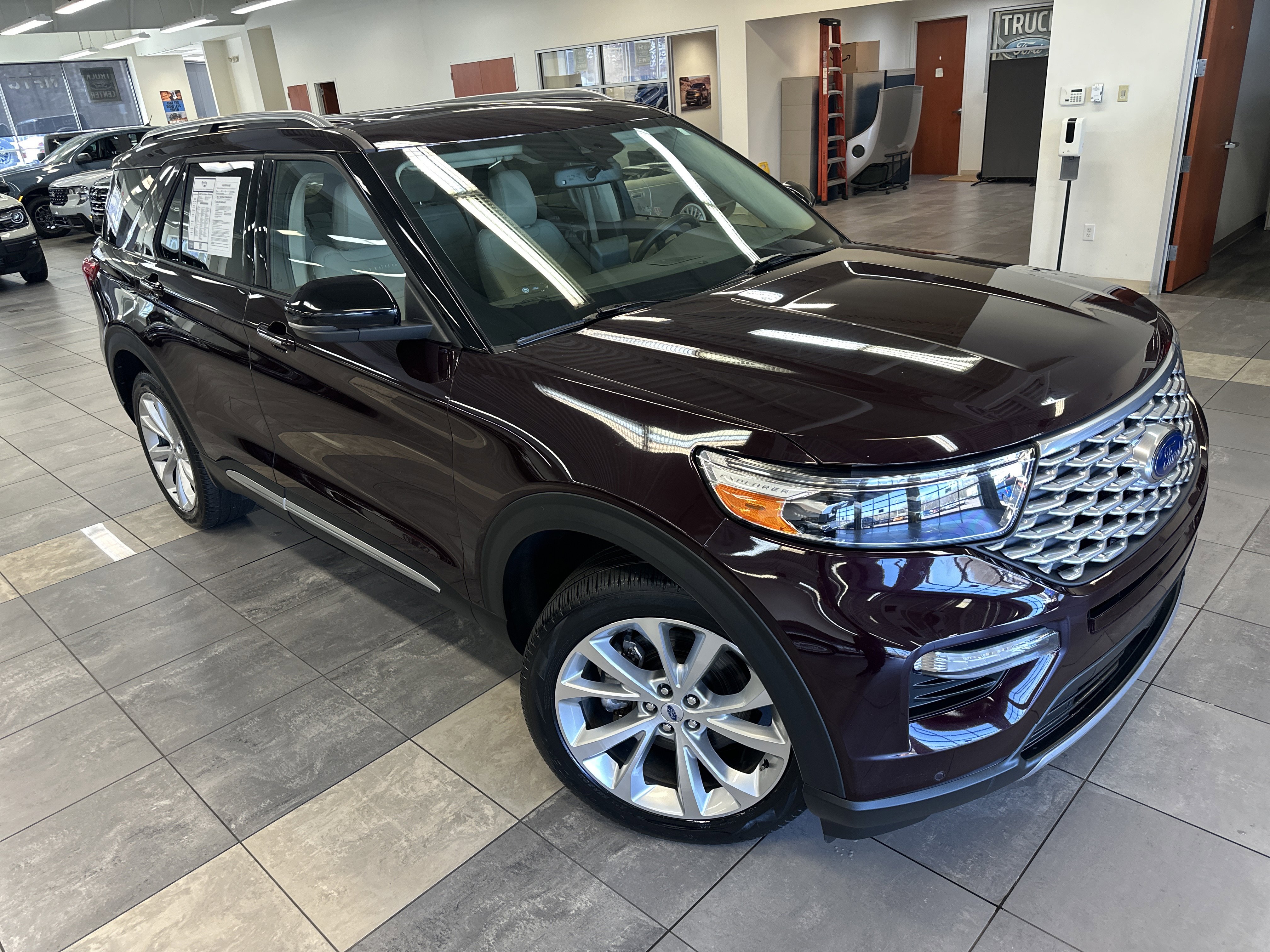 Used 2022 Ford Explorer Platinum w/ Technology Package image 13