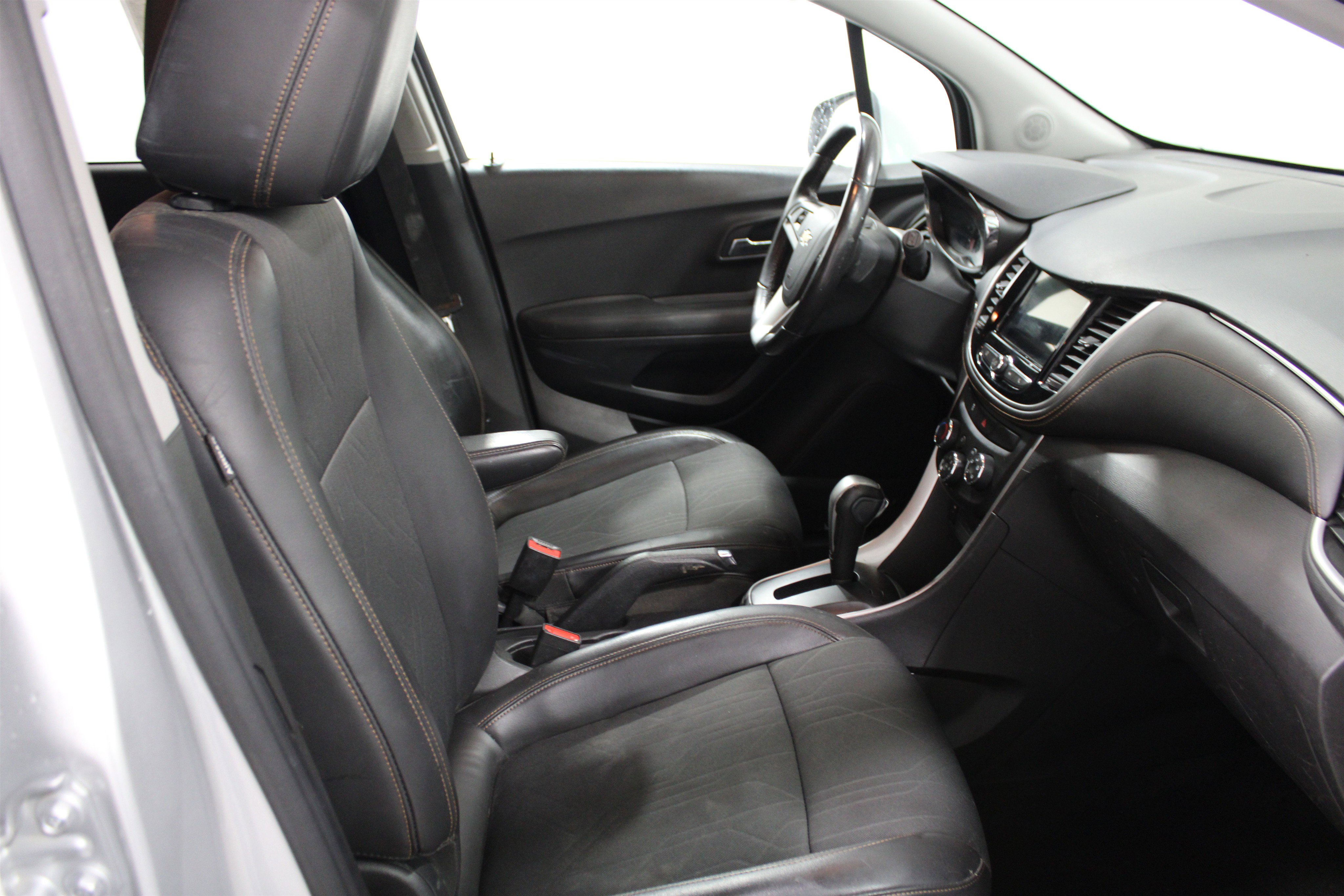 Used 2019 Chevrolet Trax LT w/ LT Convenience Package FWD image 22