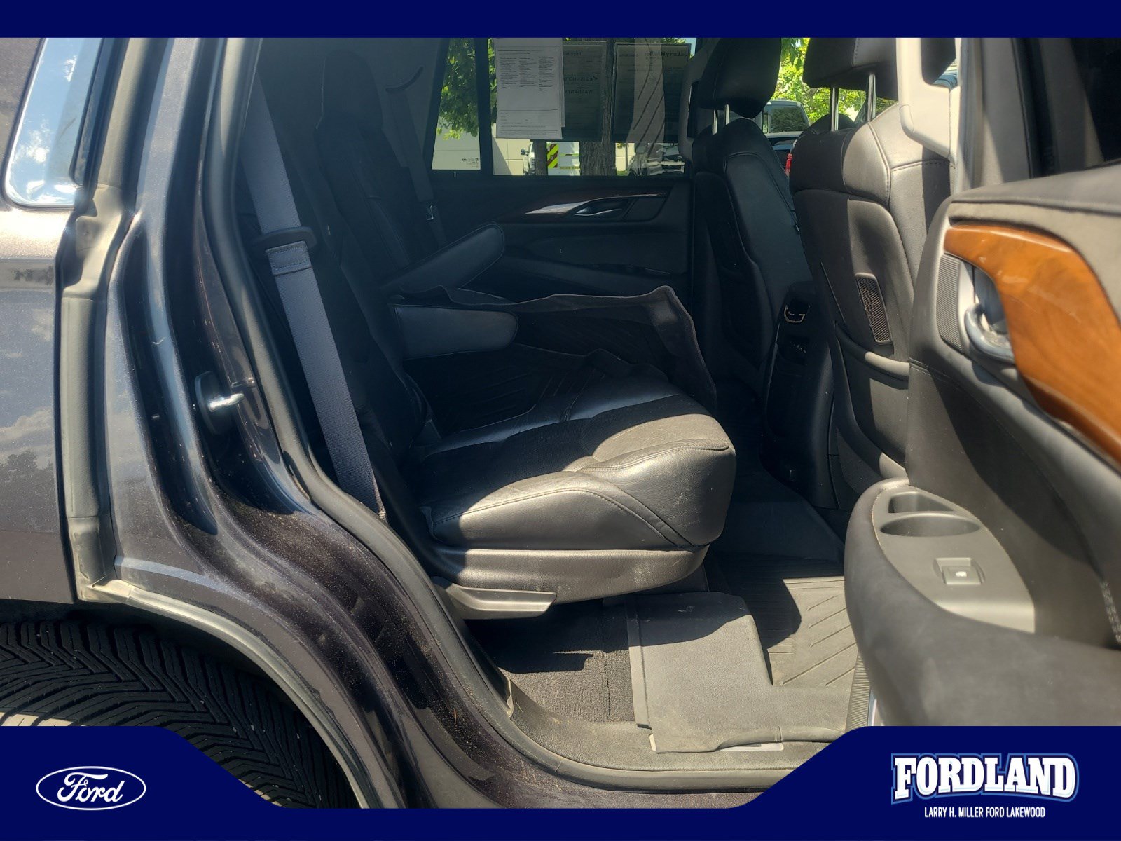 Used 2017 Cadillac Escalade Premium Luxury AWD/4WD image 18