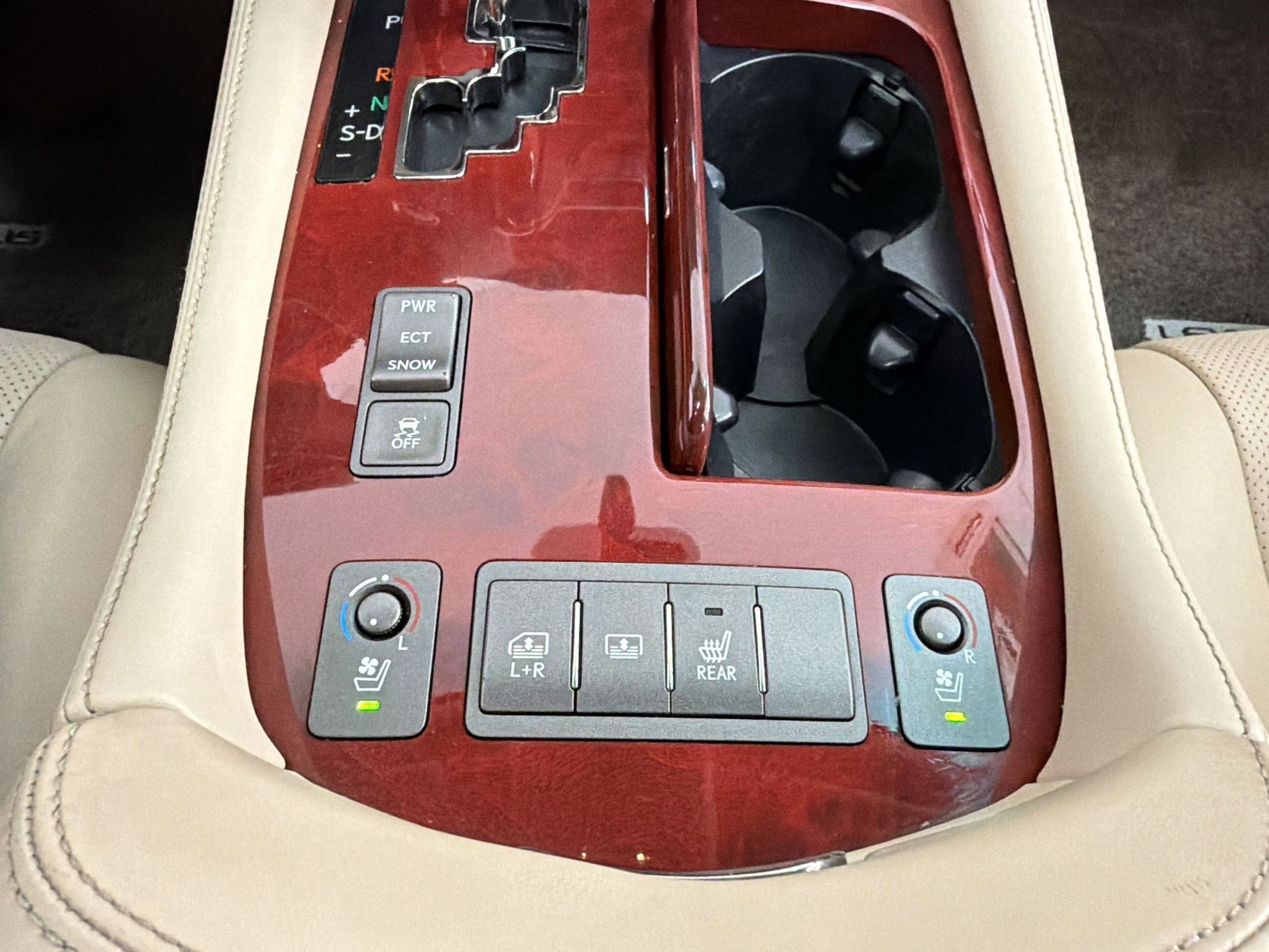 Used 2011 Lexus LS 460 L w/ Luxury Pkg image 29