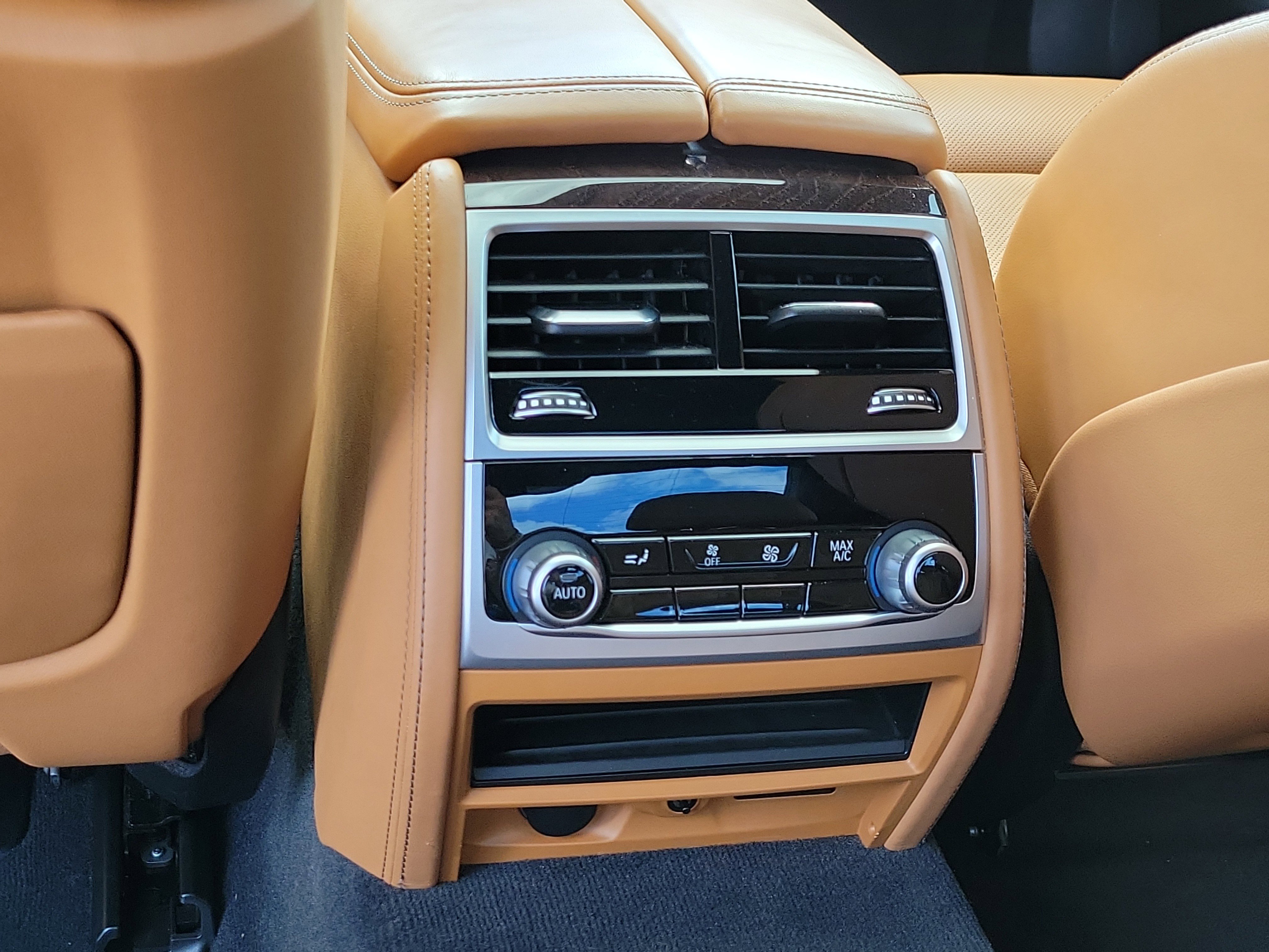 Used 2022 BMW 750i xDrive w/ M Sport Package image 12