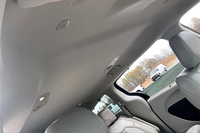 Used 2021 Chrysler Pacifica Touring-L image 27