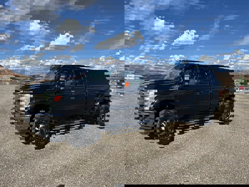 Used 2011 Ford F350 XLT w/ XLT Premium Pkg image 4