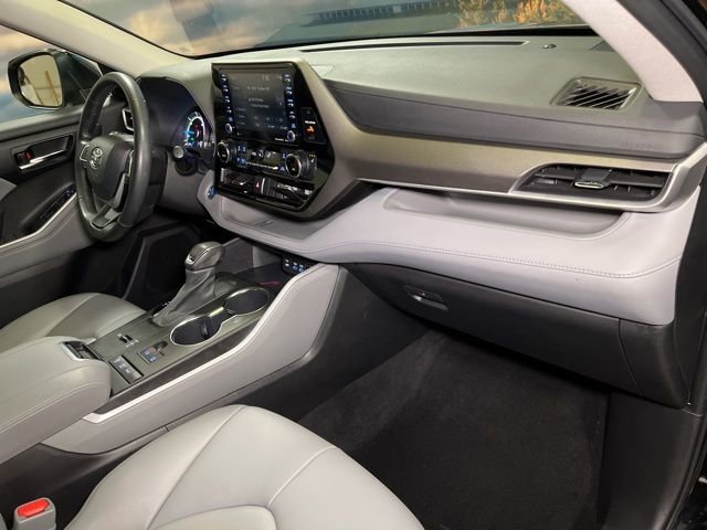 Used 2022 Toyota Highlander XLE AWD/4WD image 69