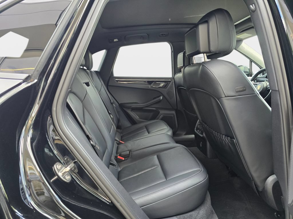Used 2023 Porsche Macan AWD/4WD image 13