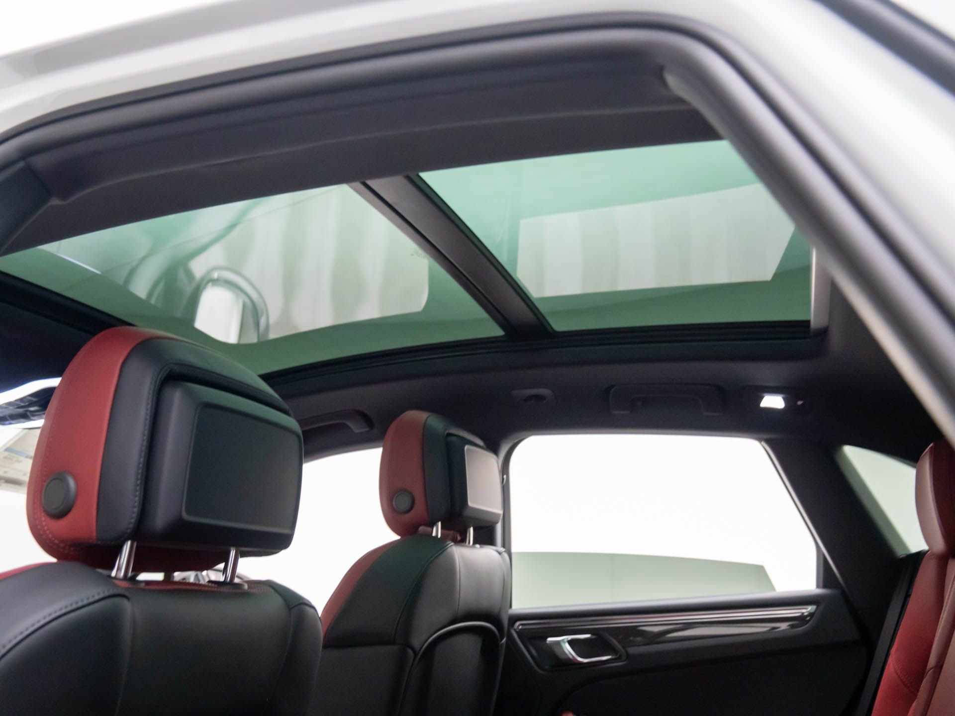 New 2026 Porsche Macan Turbo image 17