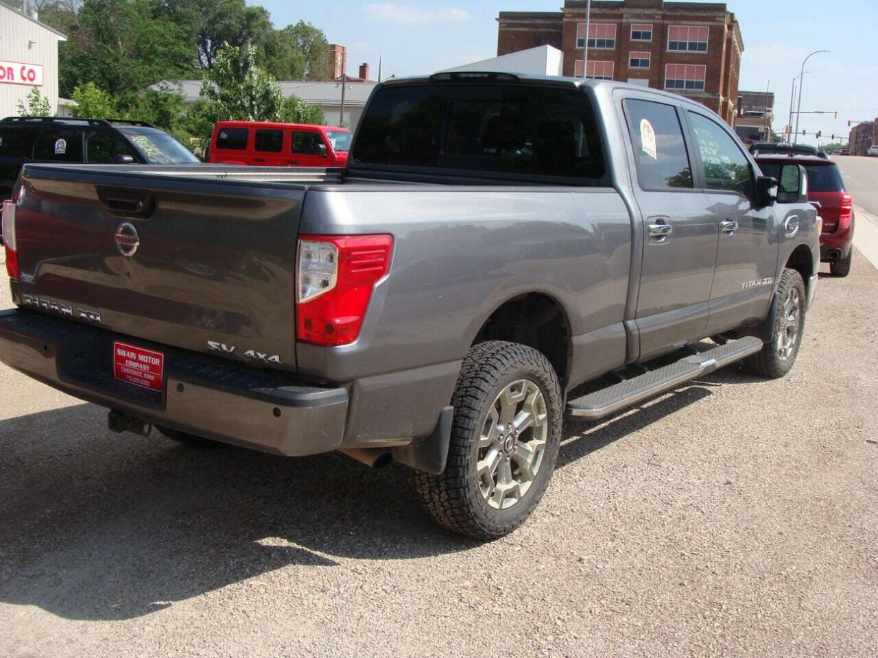 Used 2018 Nissan Titan SV w/ SV Convenience Package image 3