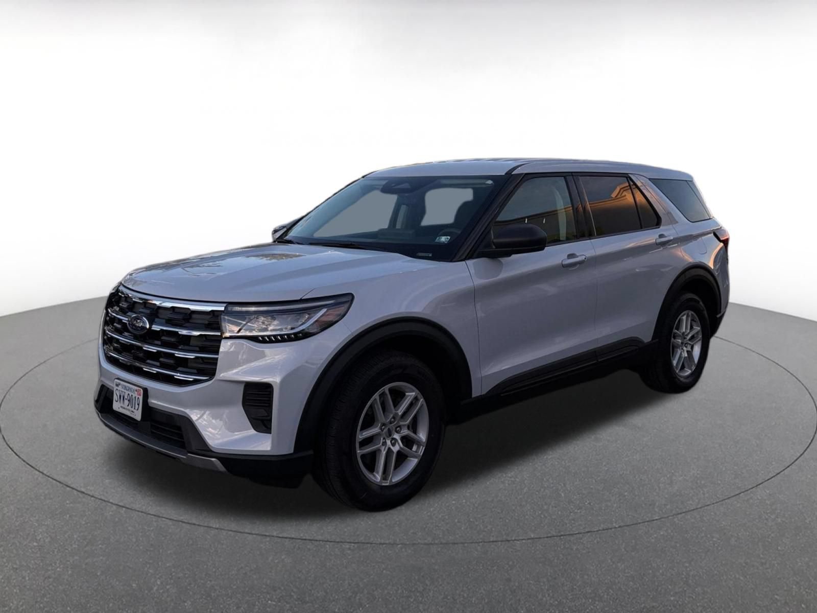 Used 2026 Ford Explorer Active AWD/4WD image 4