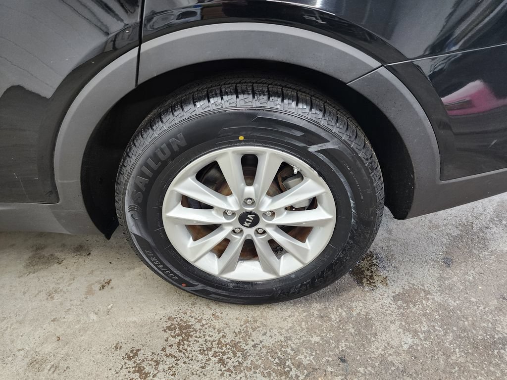 Used 2020 Kia Sorento LX FWD image 37