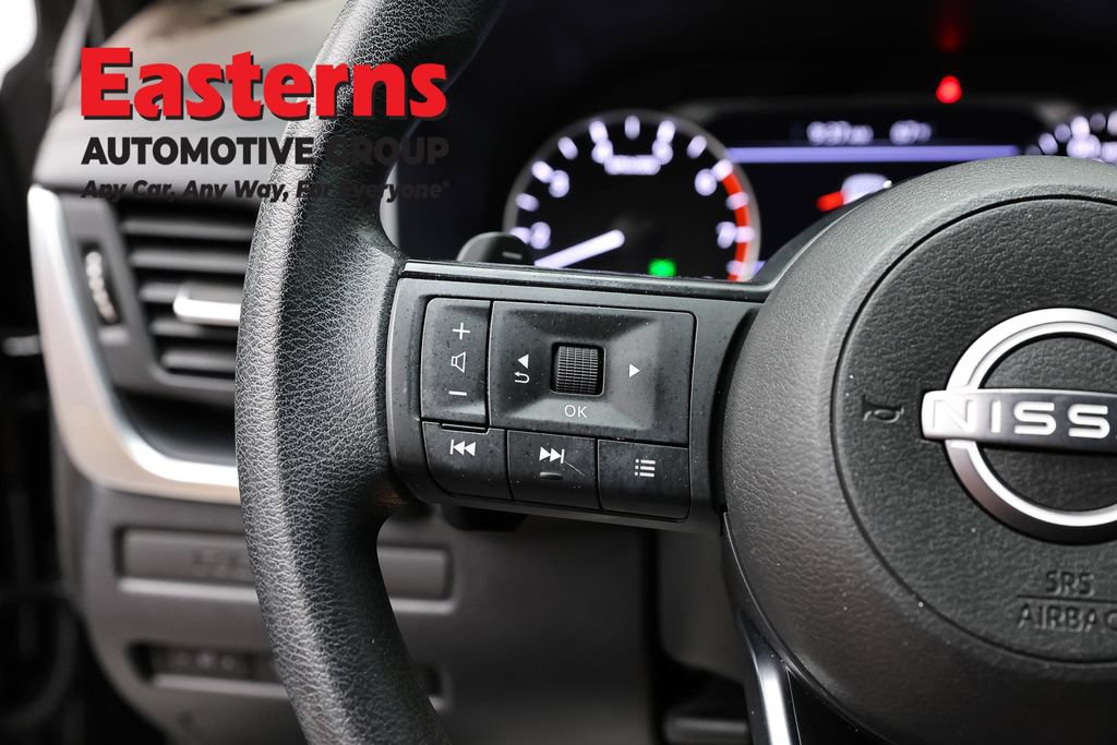 Used 2023 Nissan Rogue S AWD/4WD image 14