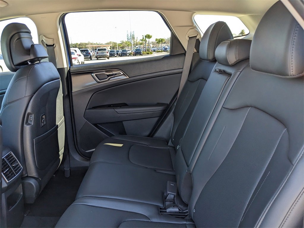 Certified 2025 Kia Sportage EX image 19