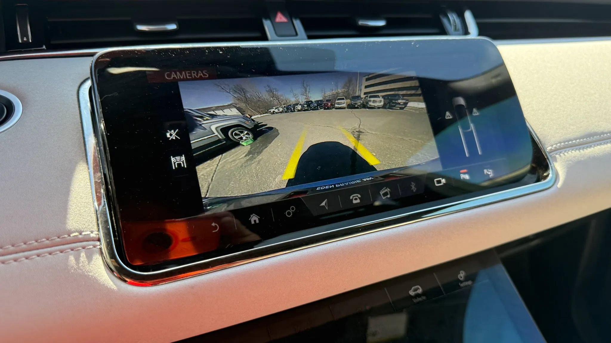 Used 2020 Land Rover Range Rover Evoque R-Dynamic SE image 23