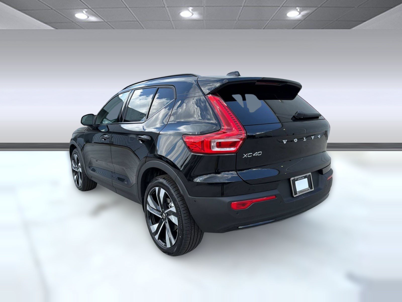 New 2026 Volvo XC40 B5 Plus w/ Climate Package AWD/4WD image 3