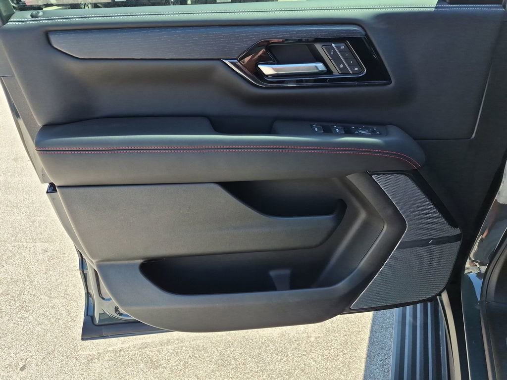 New 2026 GMC Yukon AT4 Ultimate w/ LPO, Floor Liner Package AWD/4WD image 19
