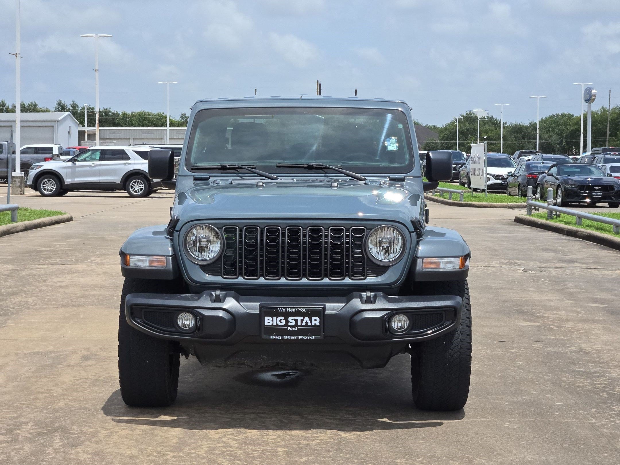 Used 2024 Jeep Gladiator Sport AWD/4WD image 11