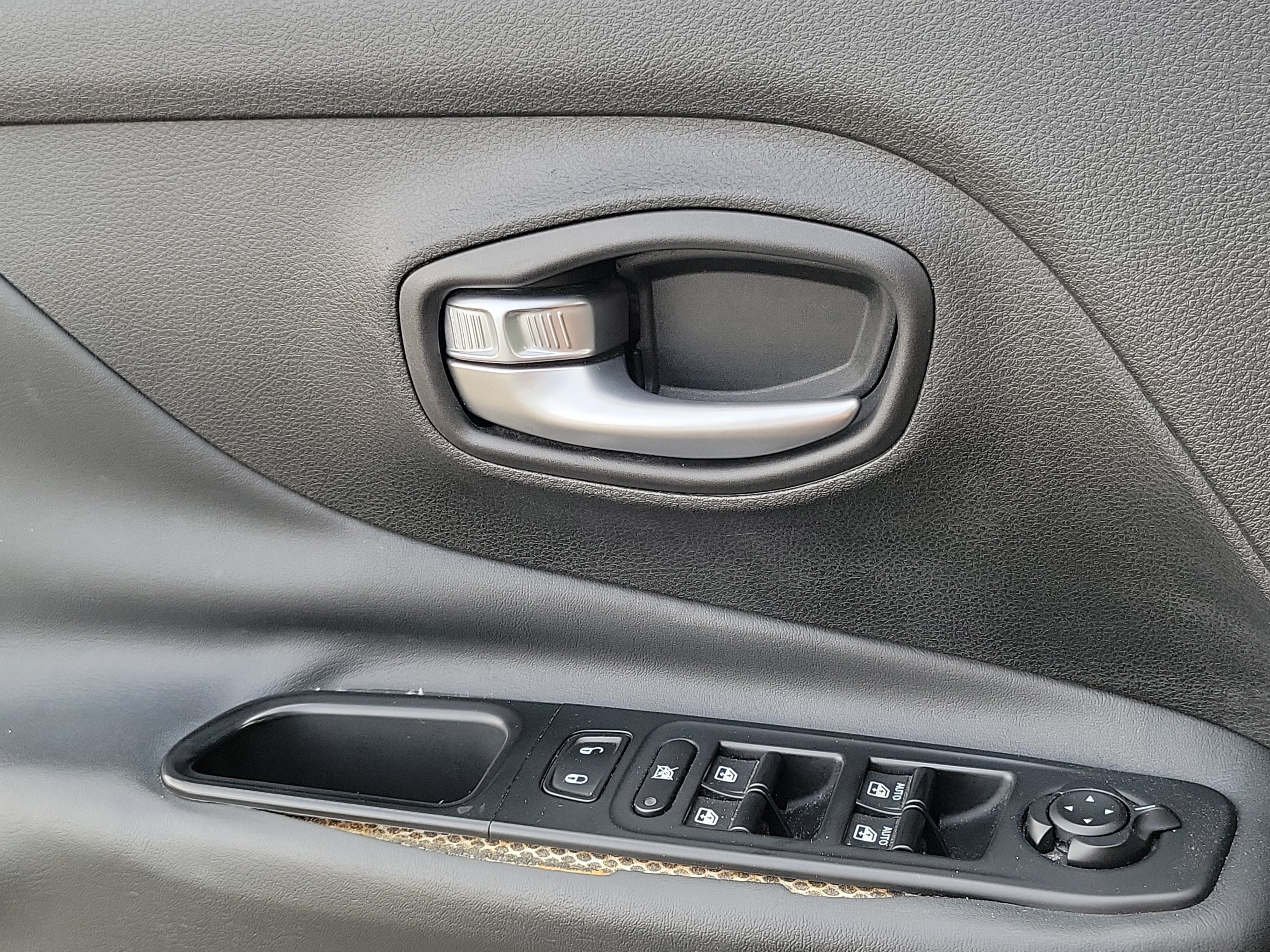 Used 2015 Jeep Renegade Limited FWD image 6
