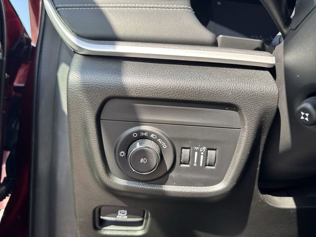 Used 2023 Jeep Grand Cherokee L Limited w/ Luxury Tech Group II image 18