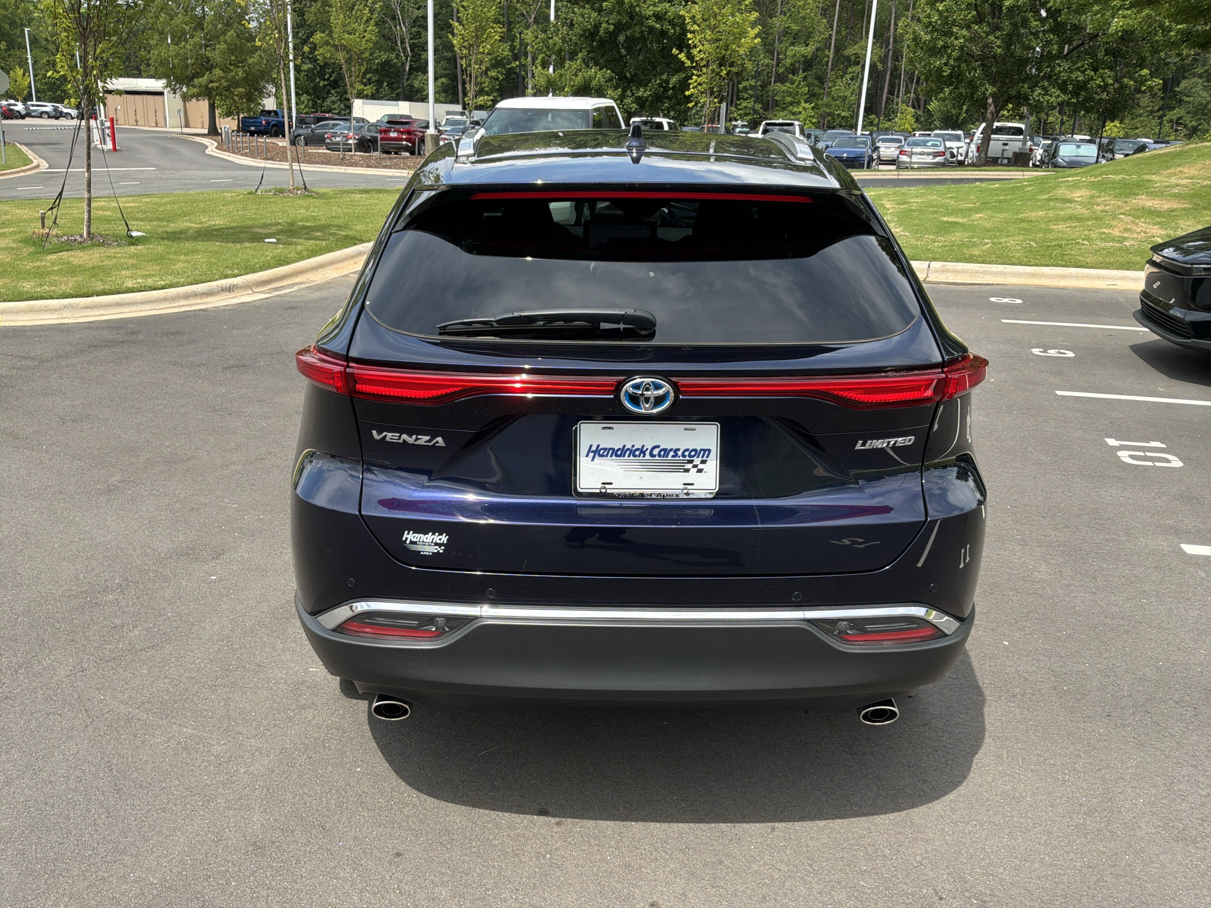 Used 2023 Toyota Venza Limited AWD/4WD image 9
