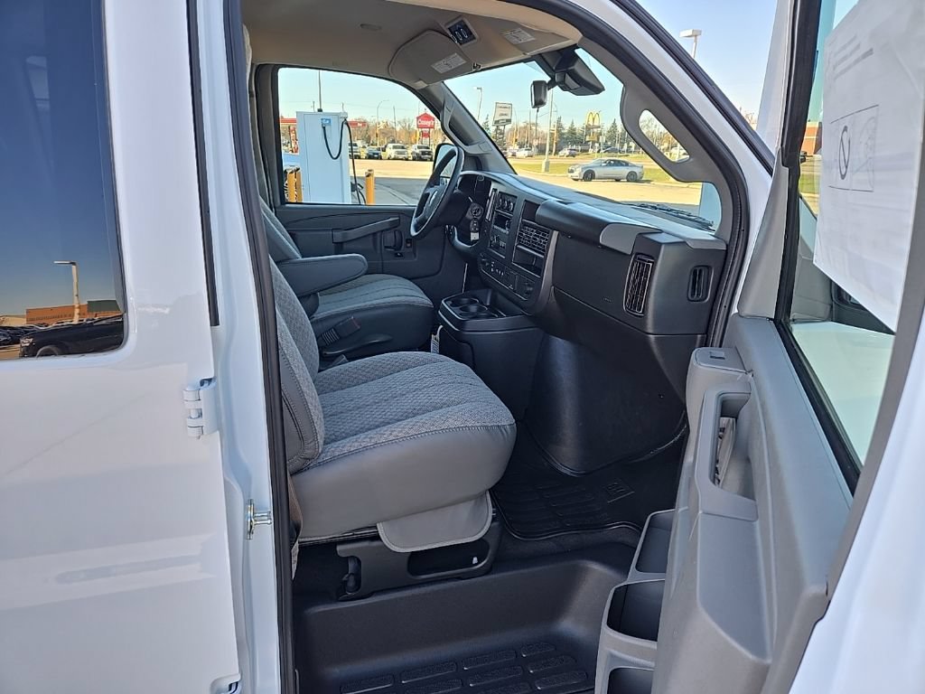 Used 2025 Chevrolet Express 3500 LT w/ LT Preferred Equipment Group RWD image 11