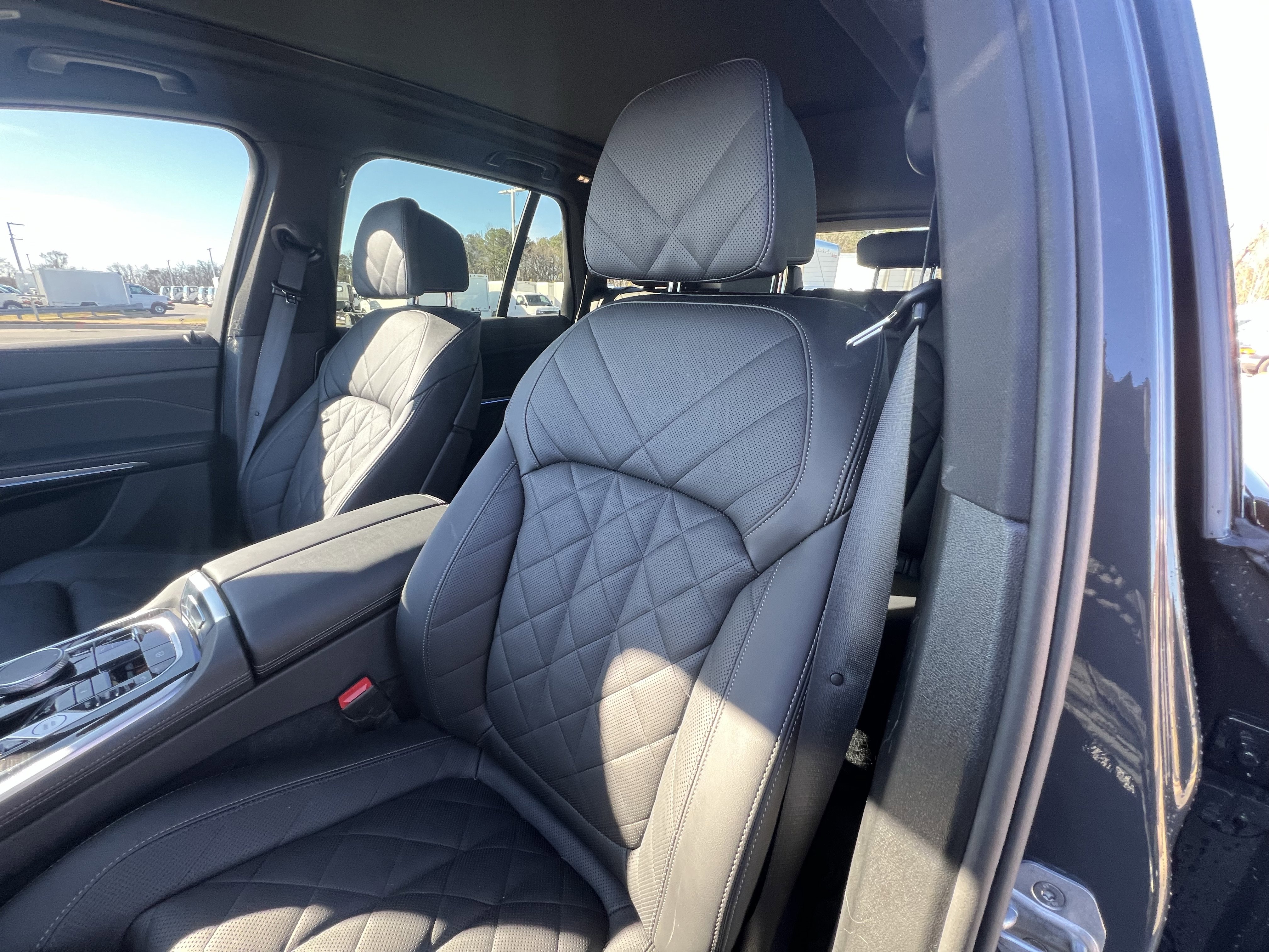 Used 2026 BMW X5 xDrive50e w/ M Sport Package image 17