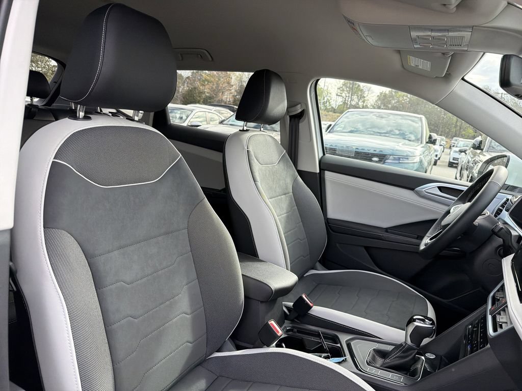 New 2026 Volkswagen Taos SE FWD image 18
