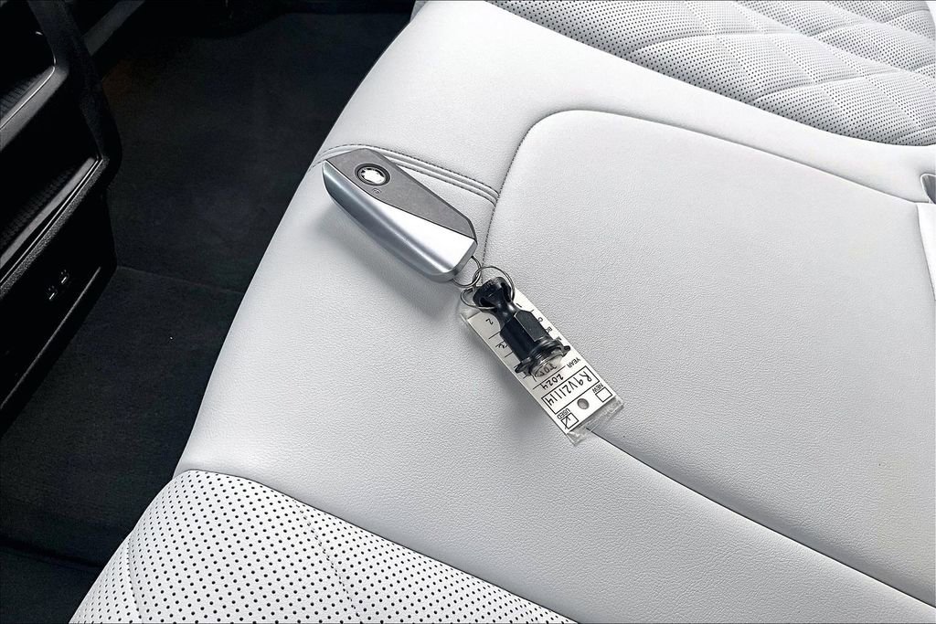 Used 2024 BMW X5 sDrive40i w/ Premium Package image 14