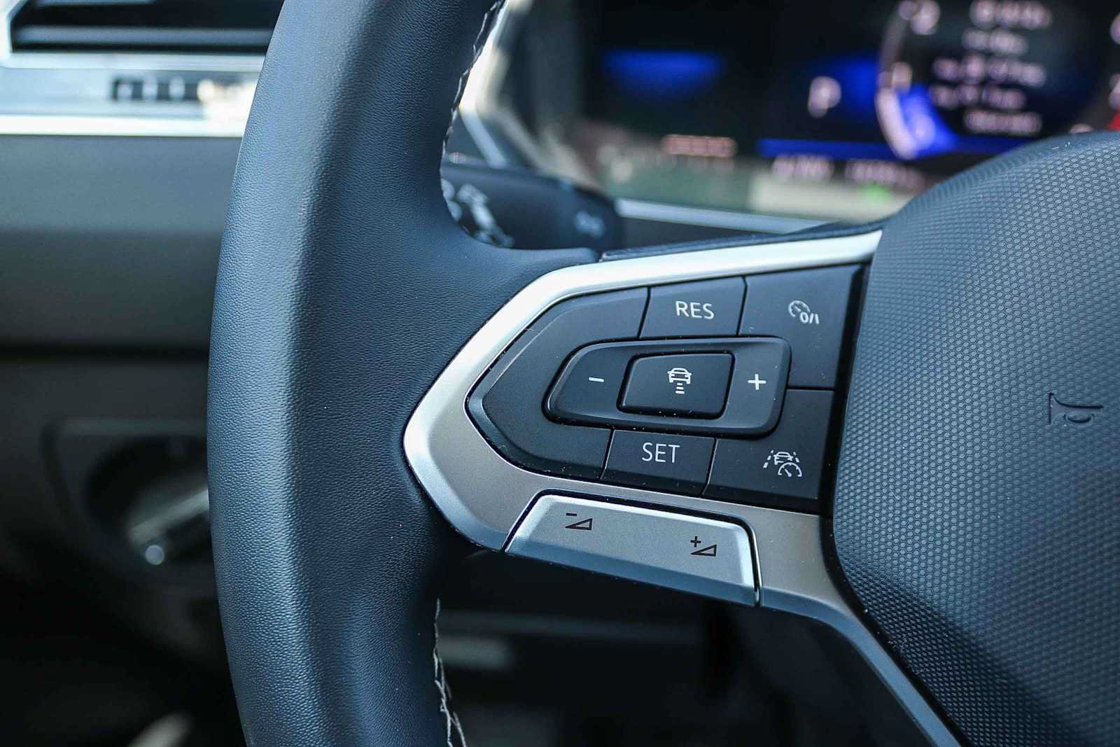 Certified 2022 Volkswagen Tiguan SE FWD image 21