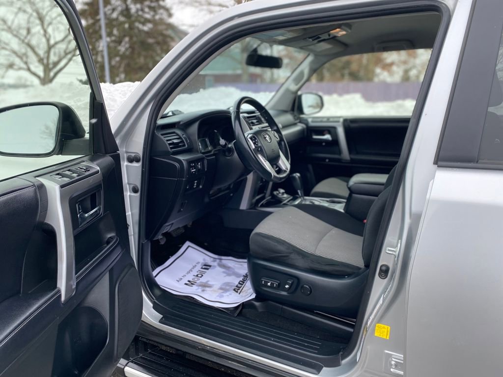Used 2018 Toyota 4Runner SR5 AWD/4WD image 22