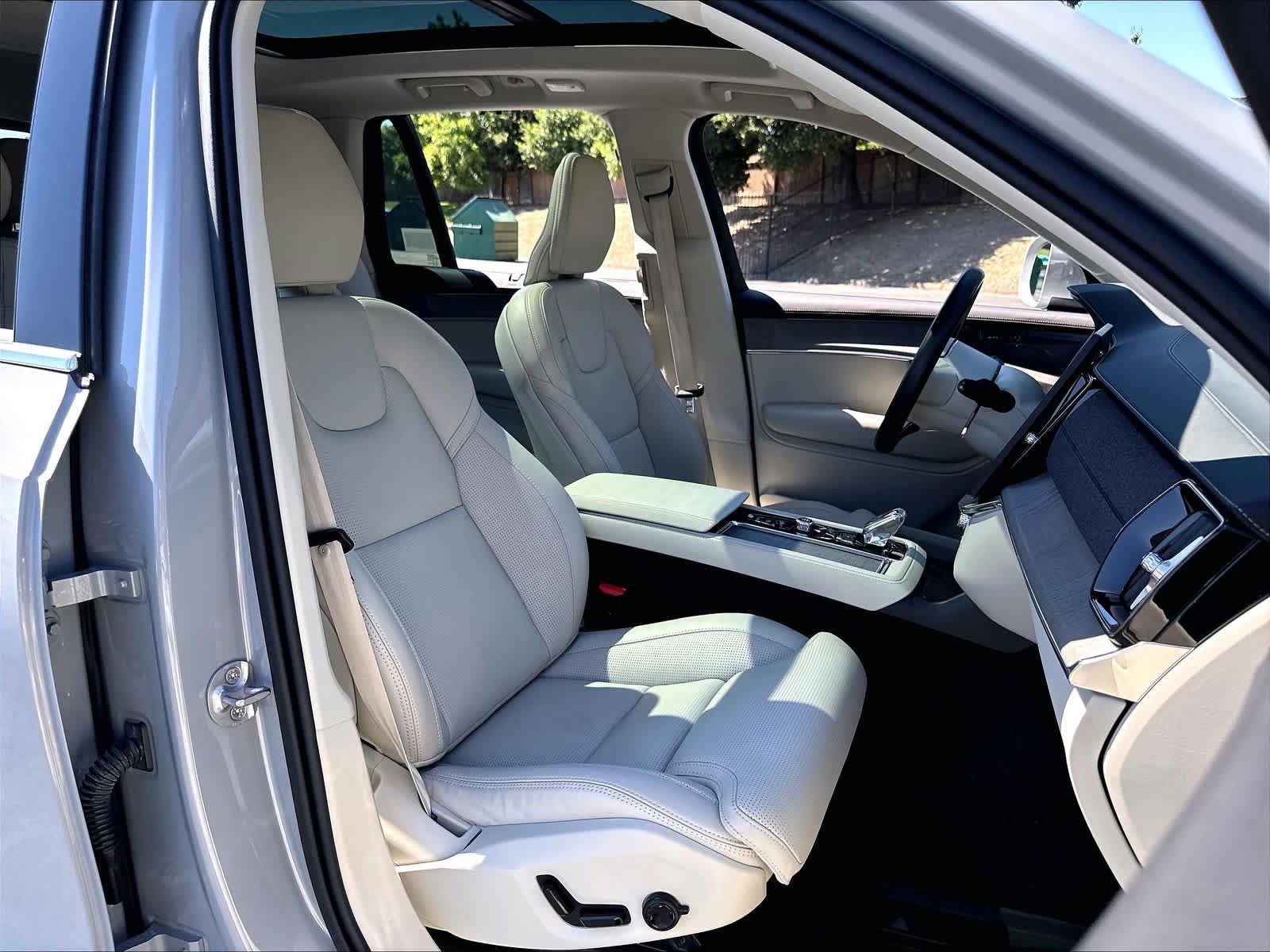 Used 2025 Volvo XC90 T8 Ultra w/ Protection Package Premier AWD/4WD image 10