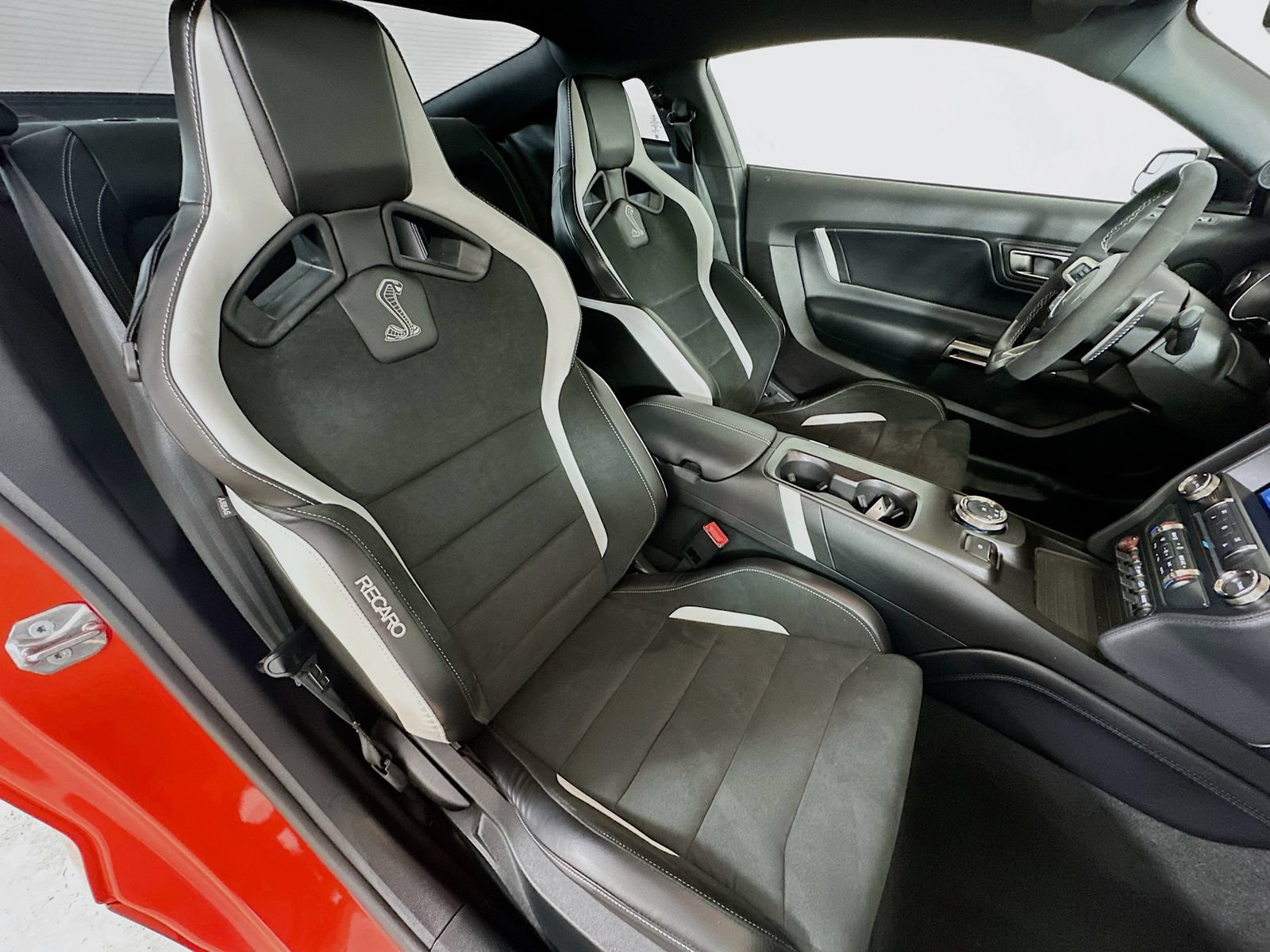 Used 2022 Ford Mustang Shelby GT500 w/ Handling Package RWD image 40