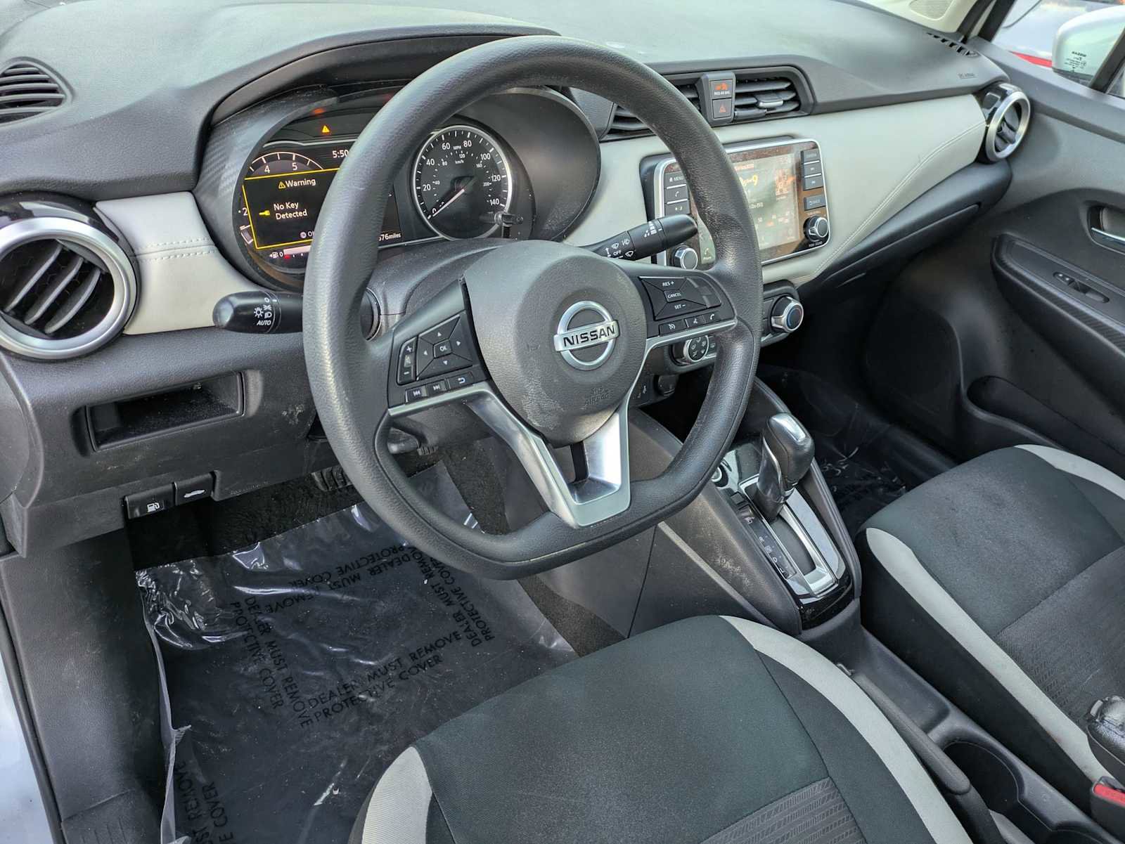 Used 2020 Nissan Versa SV image 2