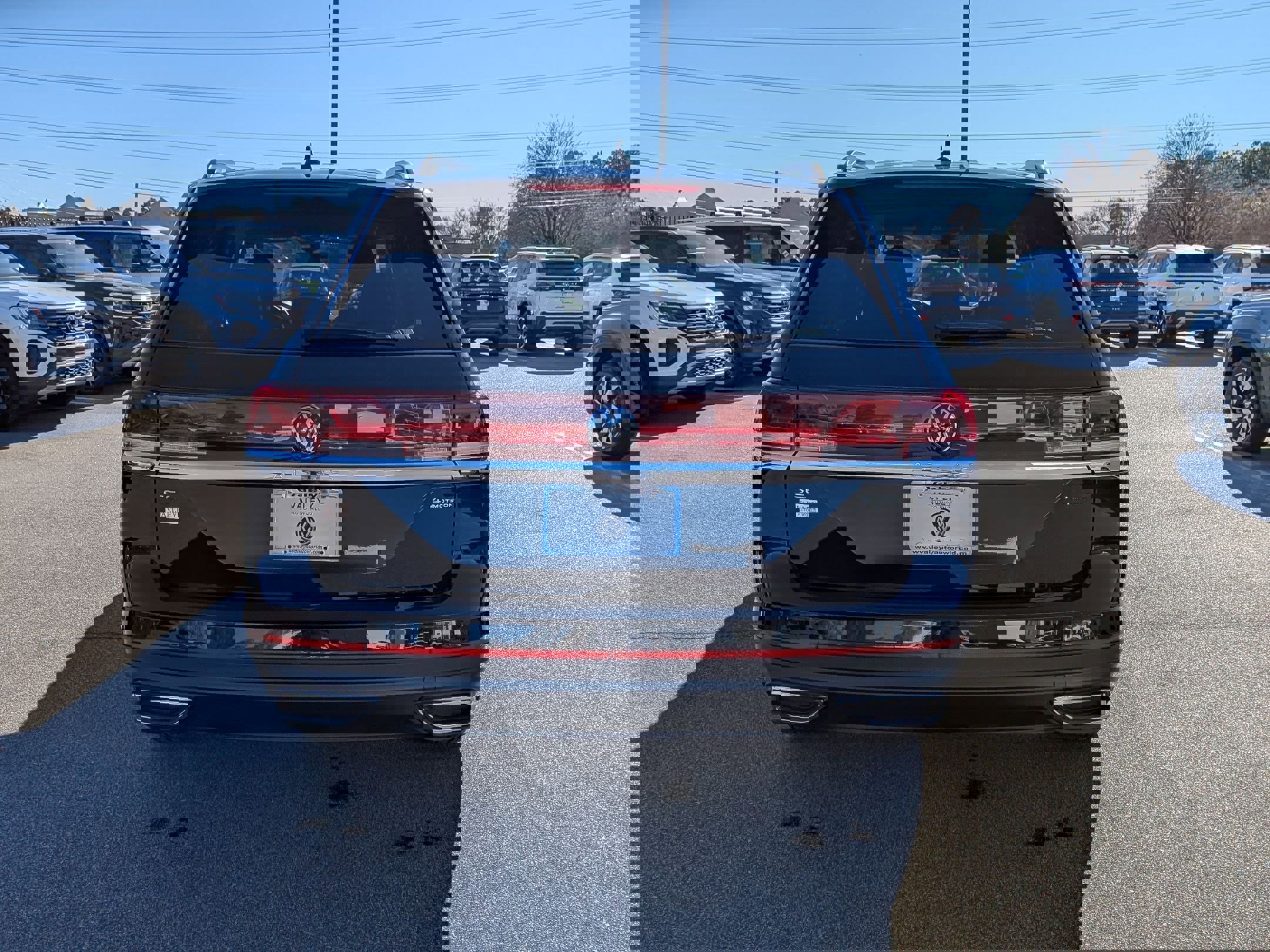 Used 2025 Volkswagen Atlas SE image 4